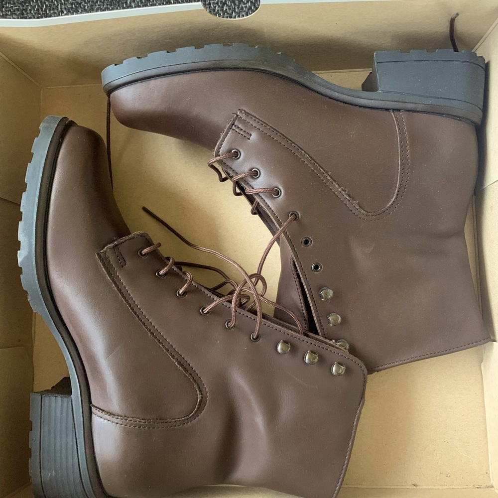 Brand new, still in box, never worn.